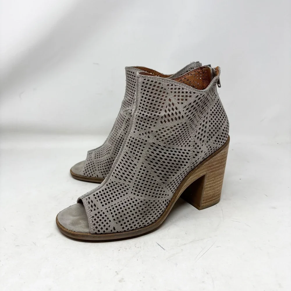Lucky Brand Gray Suede Perforated‎ Peep Toe Block Heel Booties Womens Size 9/40